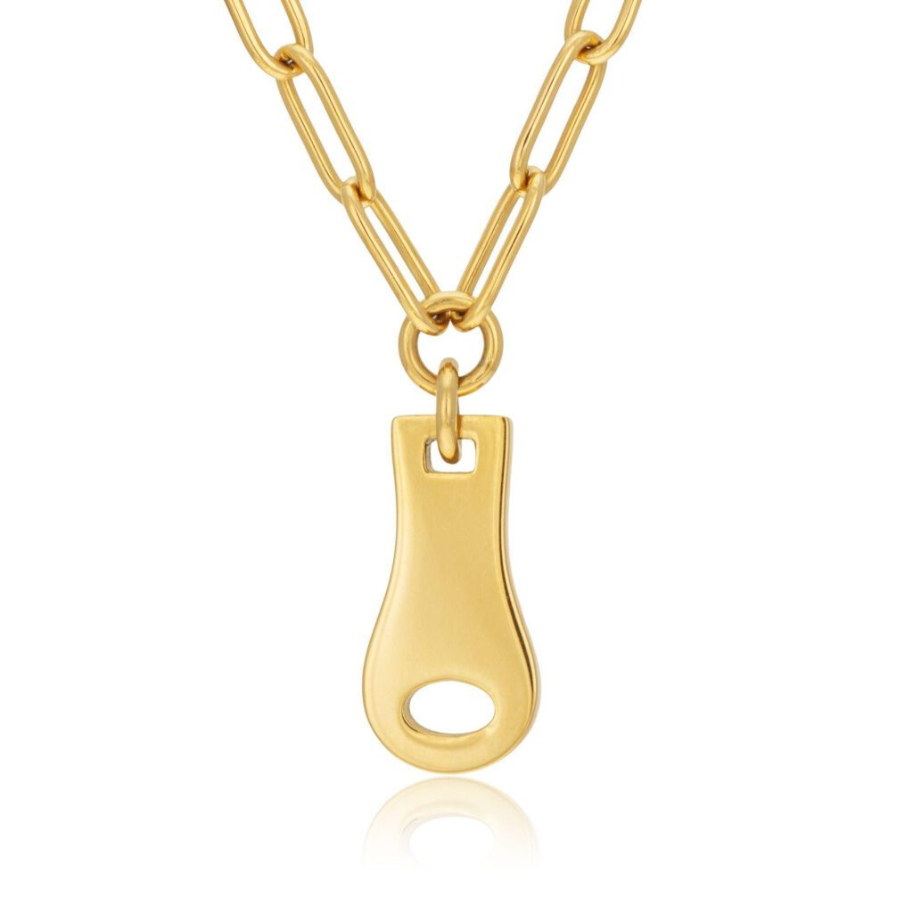 collier-en-acier-dore-Grammatico Bijoux-minimalistes-pour-une-élégance-discrète
