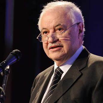 Talal Abu-Ghazaleh lors d'une conférence internationale sur la propriété intellectuelle."