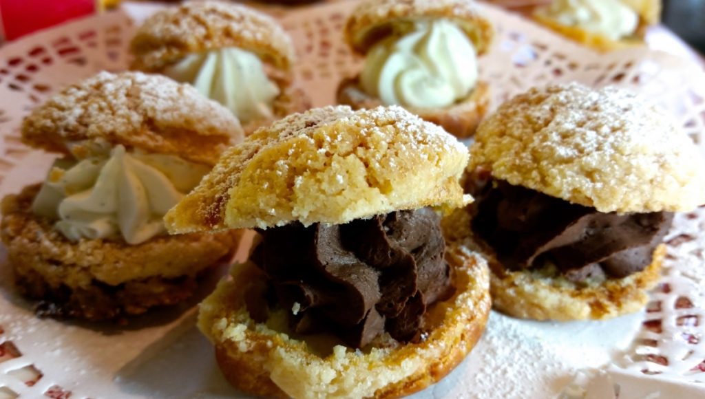 Choux craquelin garnis
