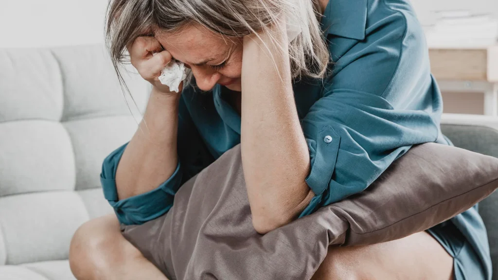 La gestion du stress est un autre pilier essentiel pour apaiser le syndrome prémenstruel.