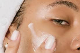 Hydratation consciente : le geste qui change la peau et le système nerveux.