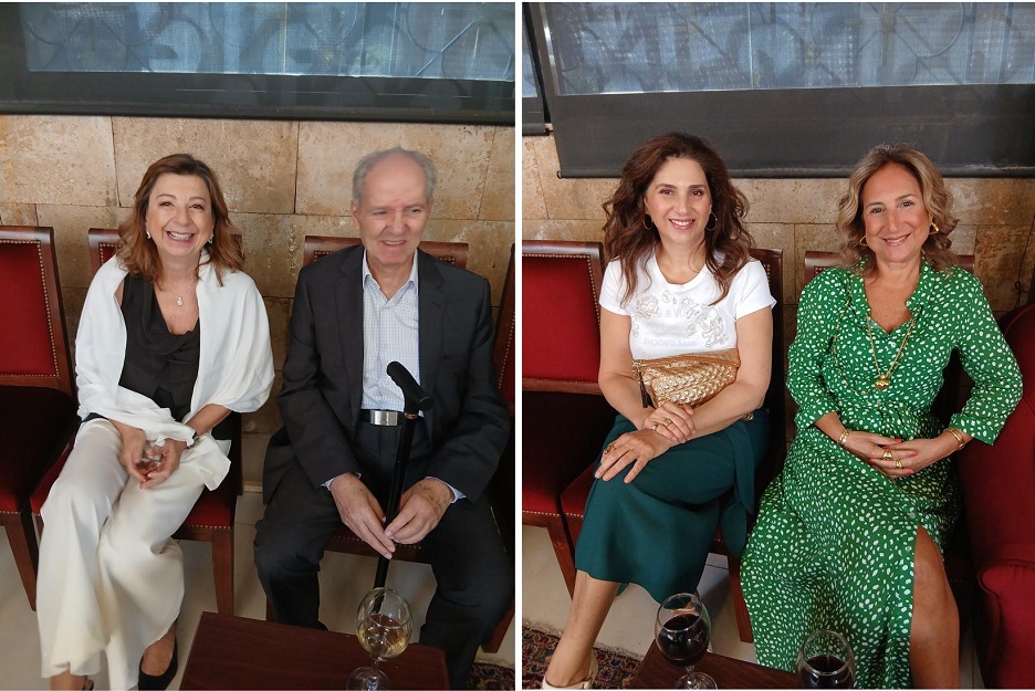 les paroissiens au salon de l'église