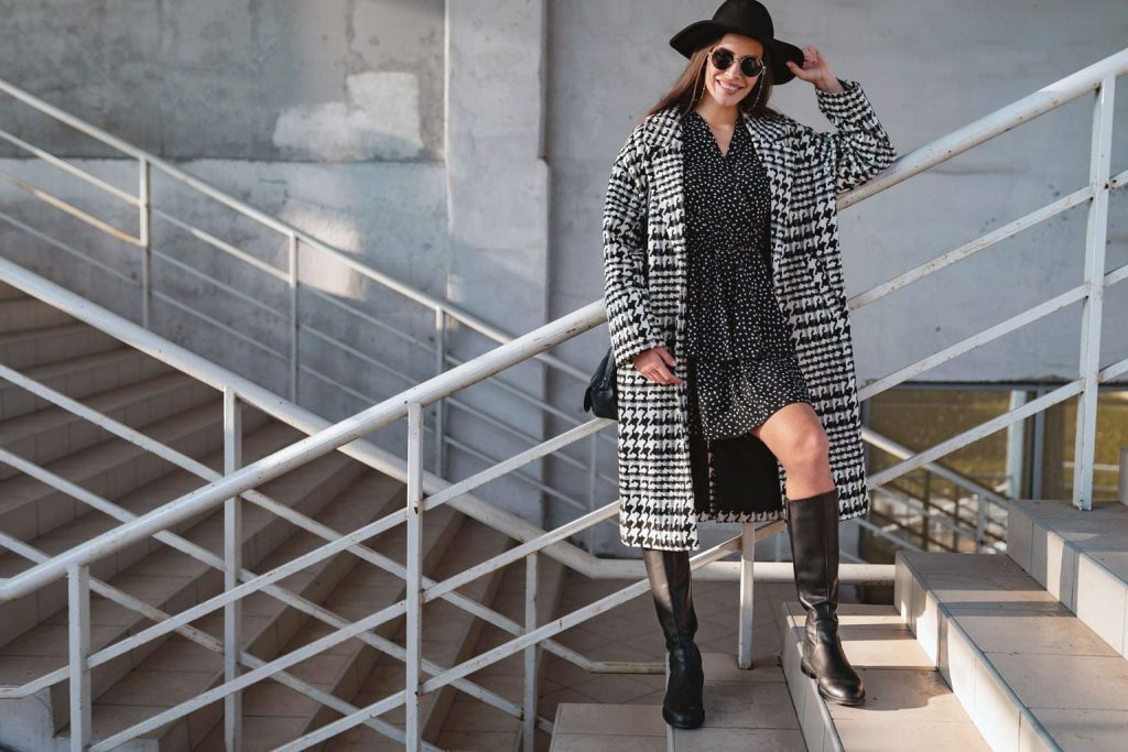 En décembre,le manteau long devient le véritable héros du dressing. 