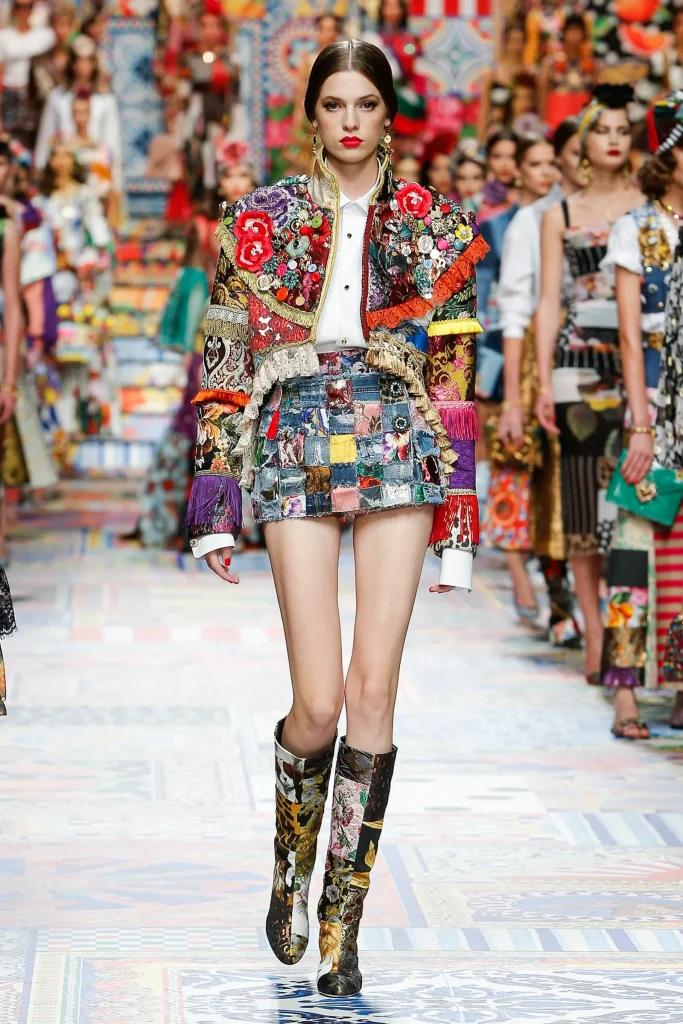 Gucci et Dolce & Gabbana explorent une vision colorée et éclectique du patchwork