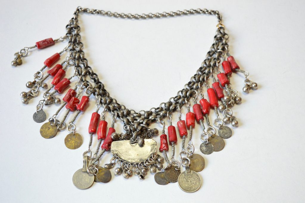 Parure du Sud-Liban et de Palestine en argent et corail rouge