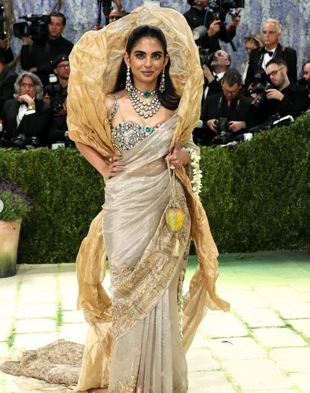 L’Art de porter la famine : Le sacre doré d'Isha Ambani au Met Gala. 