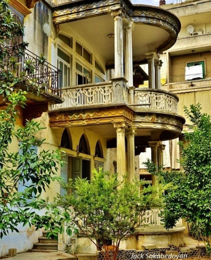La région de Geitawi, là, on y marche doucement, comme si l’on traversait une pièce de maison où l’on ne veut pas réveiller les souvenirs et les esprits libres qui somnolent.
