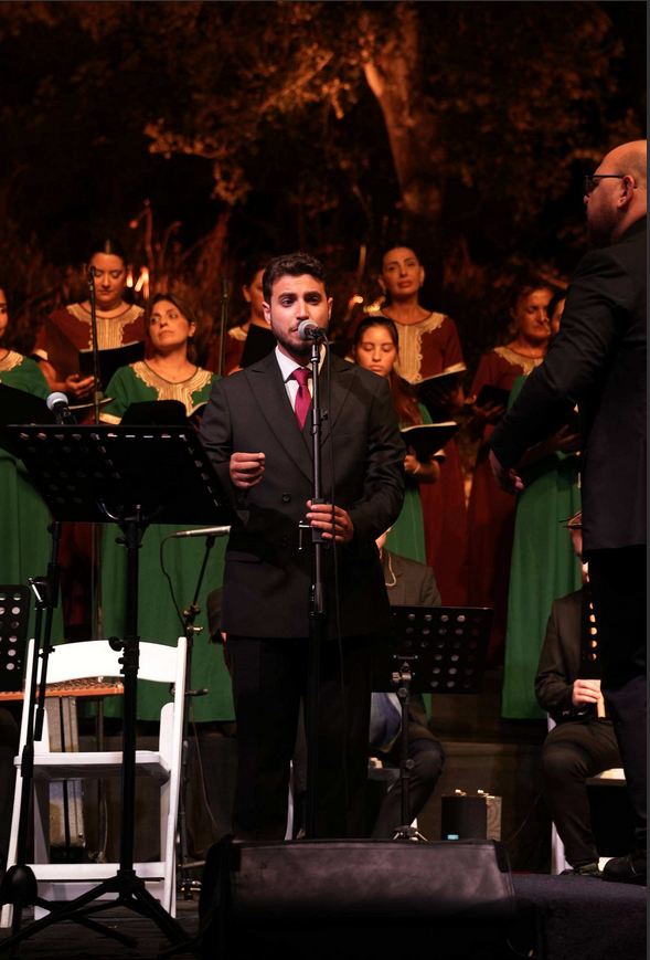La voix d' Anthony Jarwan a résonné dans la nuit pour célébrer la grandeur éternelle d’un patrimoine musical d’une richesse inestimable.